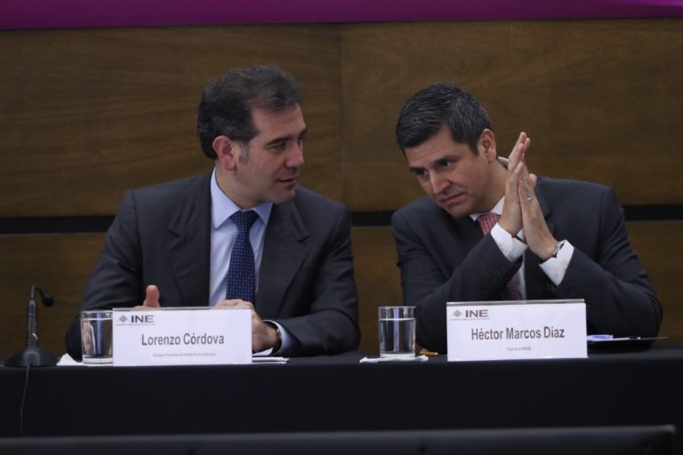Lorenzo Córdova Vianello, Consejero Presidente del INE y Héctor Marcos Díaz Santana, Titular de la FEPADE.