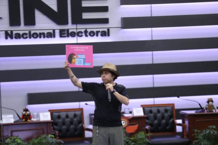 Presentación del Libro “Explorando la Democracia”.