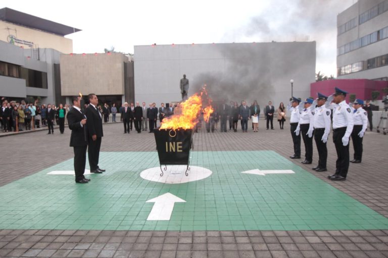 Ceremonia de Honores a la Bandera