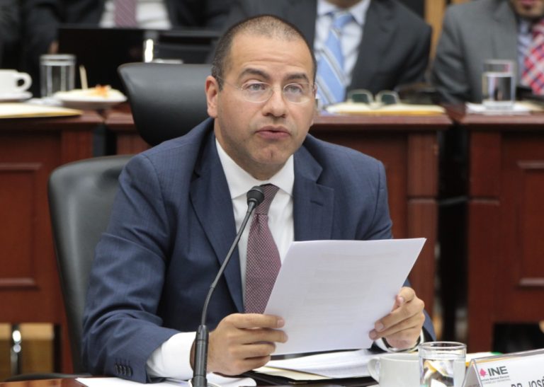 Roberto Ruíz Saldaña, Consejero Electoral.