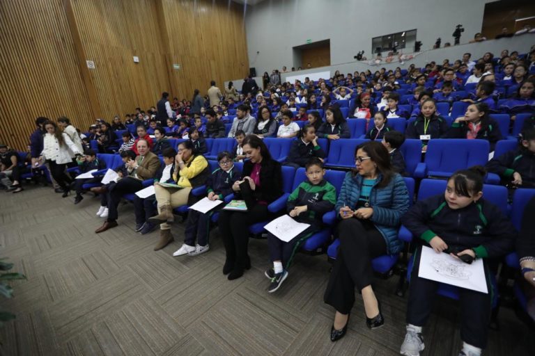 Presentación del Libro “Explorando la Democracia”.