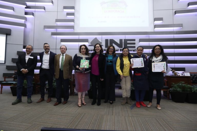 Presentación del Libro “Explorando la Democracia”.