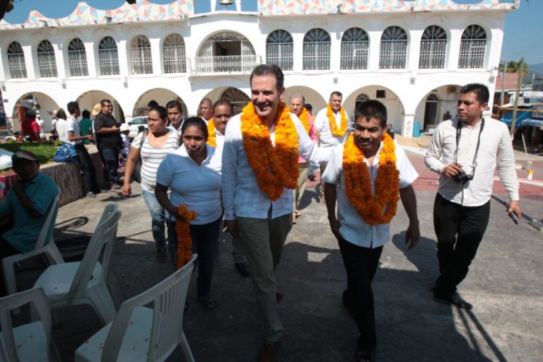 Reunión del Consejero Presidente del INE Lorenzo Córdova Vianello con el Consejo Municipal Comunitario de la Honorable Casa de los pueblos de Ayutla de los Libres.