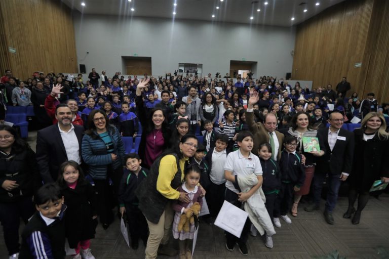 Presentación del Libro “Explorando la Democracia”.