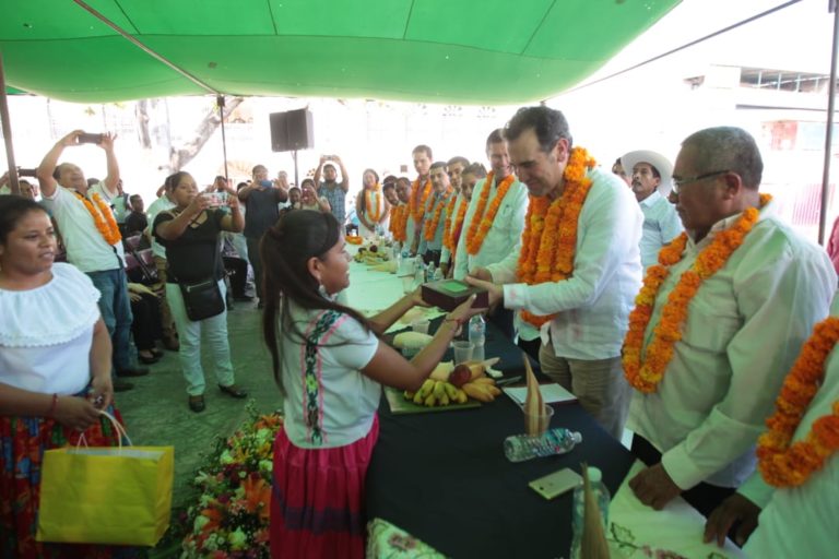 Reunión del Consejero Presidente del INE Lorenzo Córdova Vianello con el Consejo Municipal Comunitario de la Honorable Casa de los pueblos de Ayutla de los Libres.