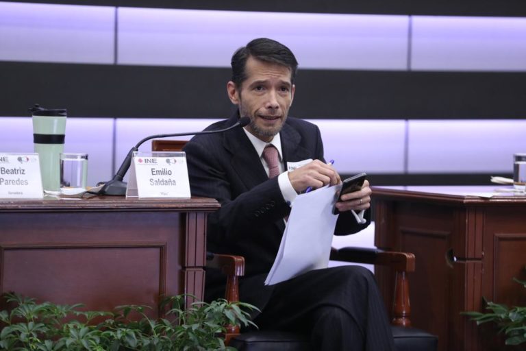 Emilio Saldaña Pizu      Moderador