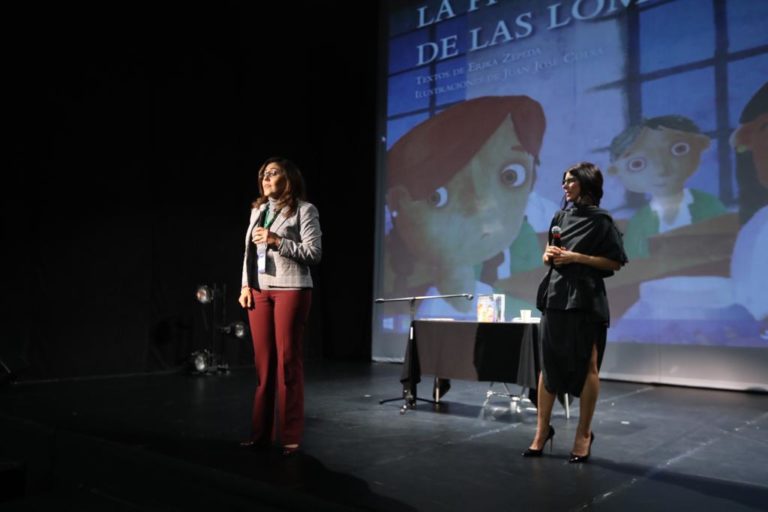 Claudia Zavala Pérez, Consejera Electoral del INE y Ely Guerra en la FIL Guadalajara 2018.