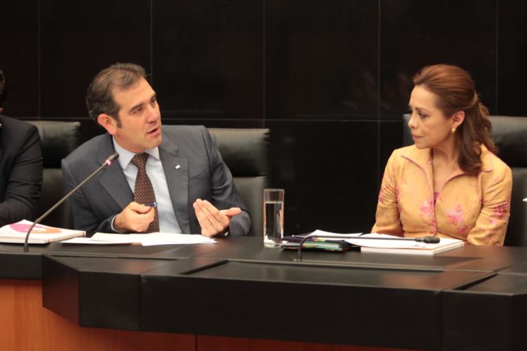 Lorenzo Córdova Vianello, Consejero Presidente del INE y Josefina Vázquez Mota, presidenta de la Comisión de Derechos de la Niñez y de la Adolescencia.