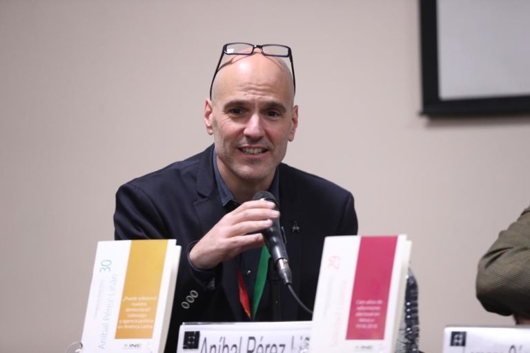 Aníbal Pérez-Liñan Autor.