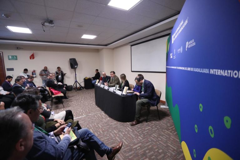 Aníbal Pérez-Liñan Autor, Lorenzo Córdova Vianello, Consejero Presidente del INE, Flavia Freidenberg  IIJ de la UNAM, Claudia Zavala Pérez Consejera Electoral y Ciro Murayama Rendón Consejero Electoral en la Presentación de Nuevos Títulos de Conferencias Magisteriales.