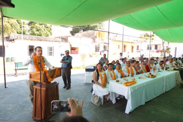 Reunión del Consejero Presidente del INE Lorenzo Córdova Vianello con el Consejo Municipal Comunitario de la Honorable Casa de los pueblos de Ayutla de los Libres.