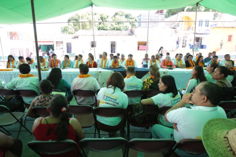 Reunión del Consejero Presidente del INE Lorenzo Córdova Vianello con el Consejo Municipal Comunitario de la Honorable Casa de los pueblos de Ayutla de los Libres.