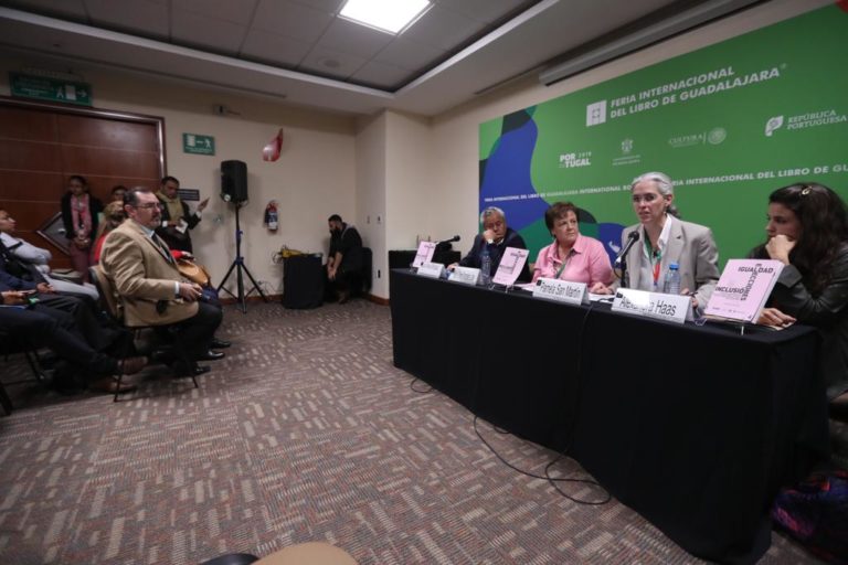 Pamela San Martín Ríos y Valles, Consejera Electoral del INE en la FIL Guadalajara 2018.