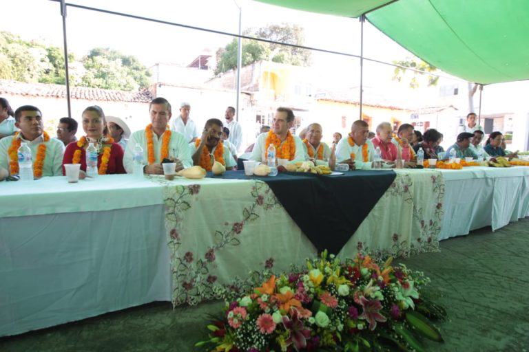 Reunión del Consejero Presidente del INE Lorenzo Córdova Vianello con el Consejo Municipal Comunitario de la Honorable Casa de los pueblos de Ayutla de los Libres.