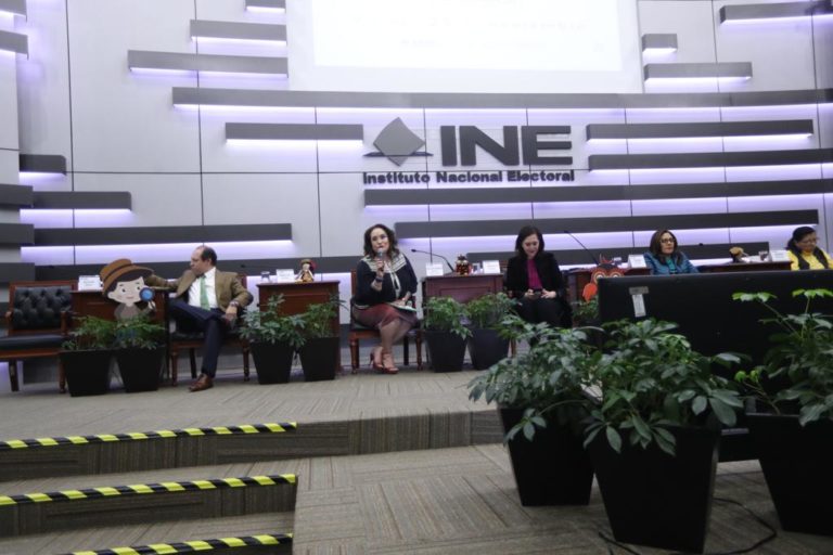 Presentación del Libro “Explorando la Democracia”.