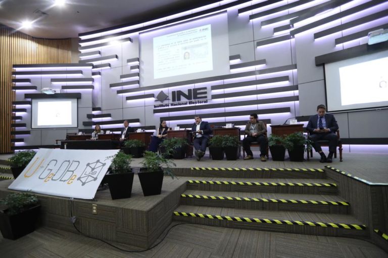 Mesa de Análisis 1. Innovación para crear ciudadanía. Como las TIC propician la participación ciudadana en la construcción de políticas públicas.