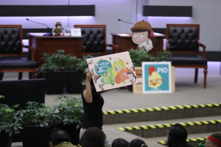 Presentación del Libro “Explorando la Democracia”.