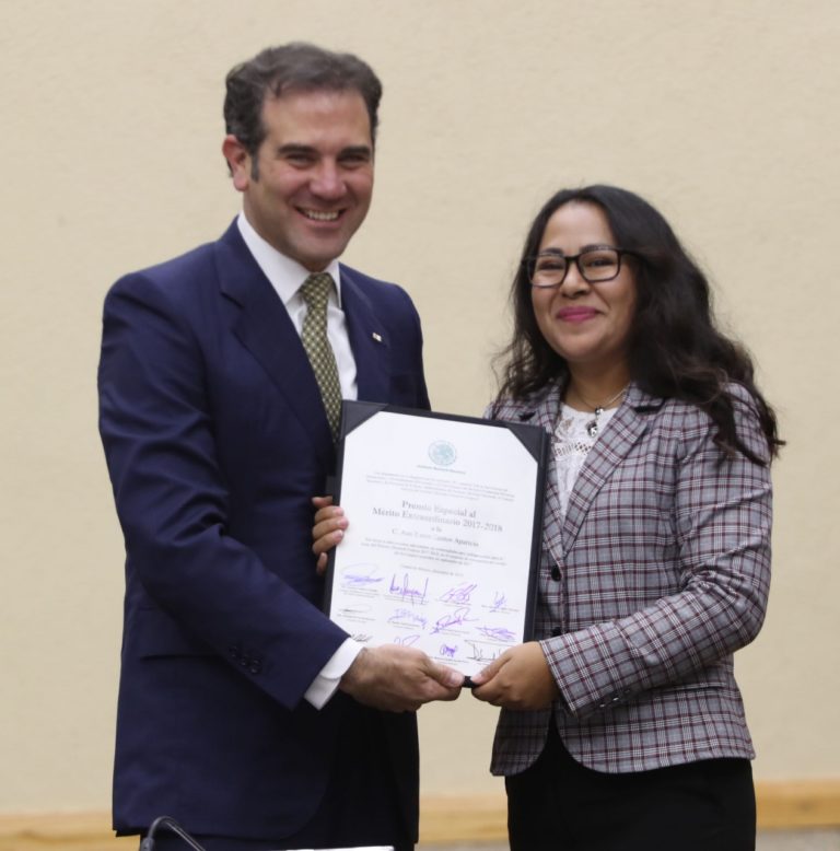 Ana Karen Santos Aparicio, Vocal del Registro Federal de Electores del Distrito 07 en el estado de Oaxaca.