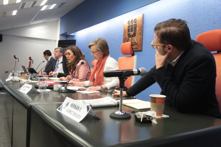 Mesa 1. La experiencia de Suiza. 200 años de democracia directa: implicaciones y aprendizajes.