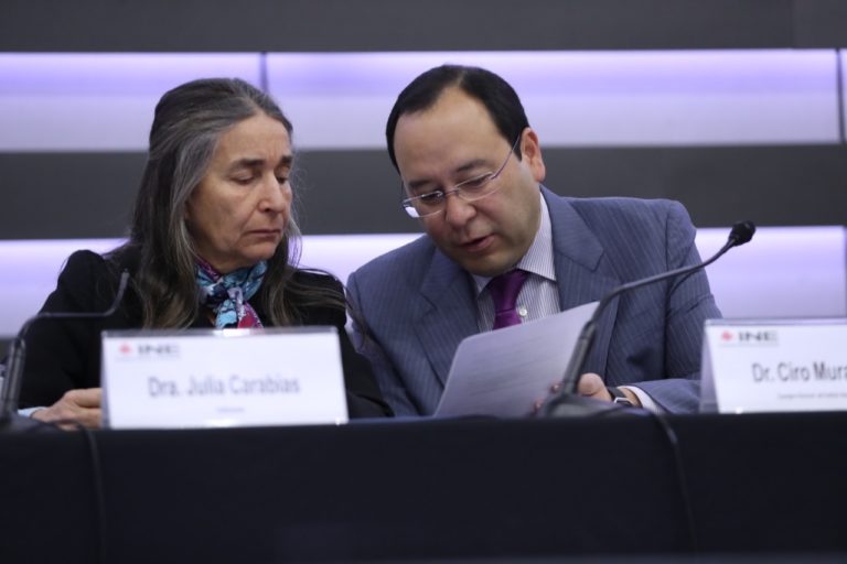 Julia Carabias Colegio de México y Ciro Murayama Rendón Consejero Presidente del INE.