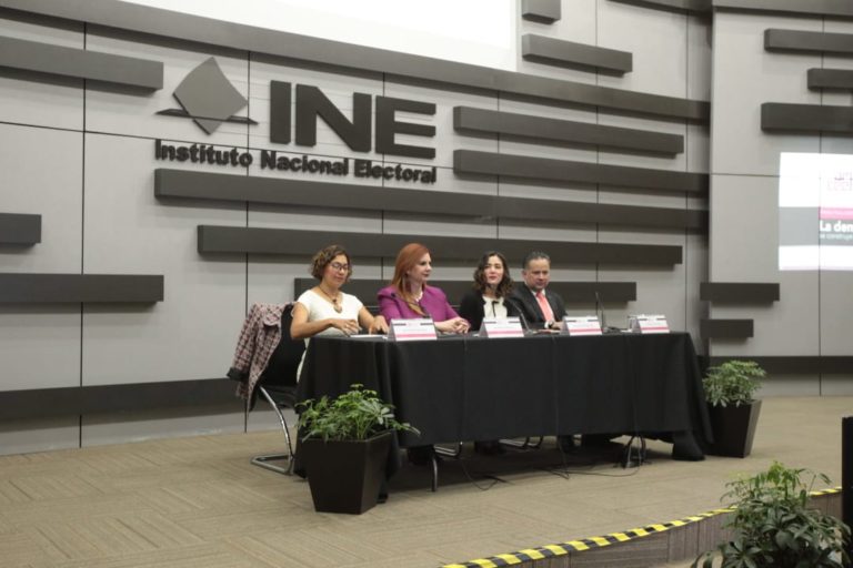 Inauguración del Primer Foro AMCEE La Democracia se construye desde lo local.