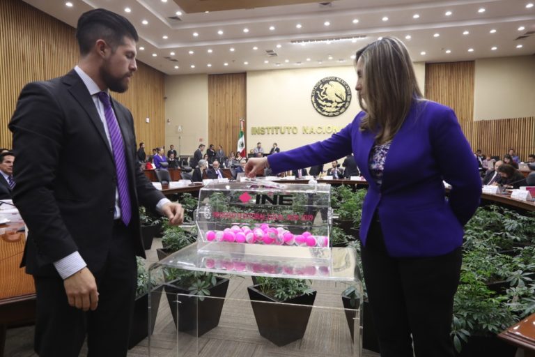 Sorteo de la letra a partir de la cual se tomará como base el primer apellido para seleccionar a las y los ciudadanos que serán designados funcionarios de casilla en el proceso electoral 2018-2019.