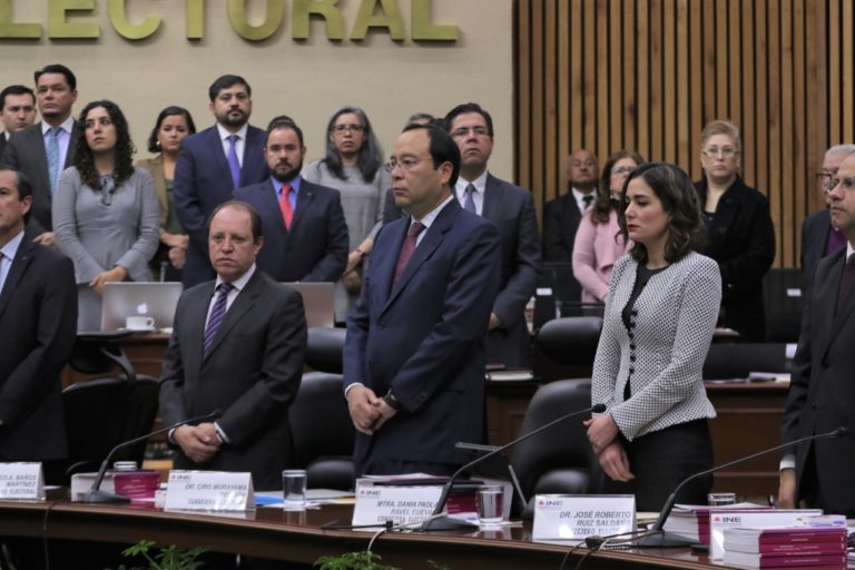 Minuto de silencio por el fallecimiento del Lic. Hugo García Cornejo, Vocal Ejecutivo de la Junta Local Ejecutiva del estado de Durango.