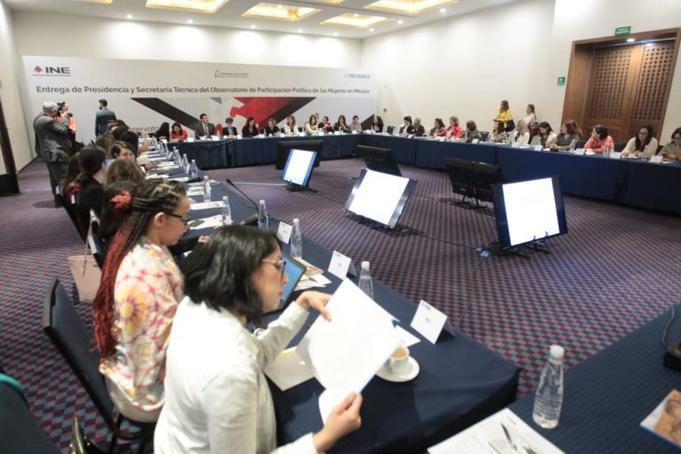 Entrega del Observatorio de Participación Política de las Mujeres en México, al Instituto Nacional de las Mujeres (INMUJERES).