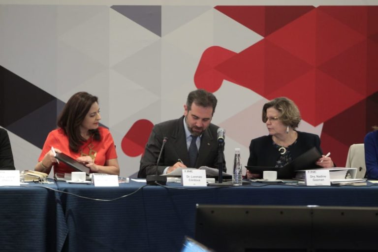 Entrega del Observatorio de Participación Política de las Mujeres en México, al Instituto Nacional de las Mujeres (INMUJERES).