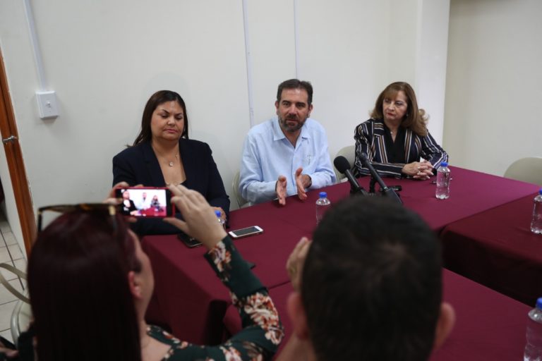 Rebeca Madero Amador Consejera Presidente del IEE de Baja California, Lorenzo Córdova Vianello, Consejero Presidente del INE y Marina Garmendia Gómez, Vocal de Junta Local Ejecutiva del INE.