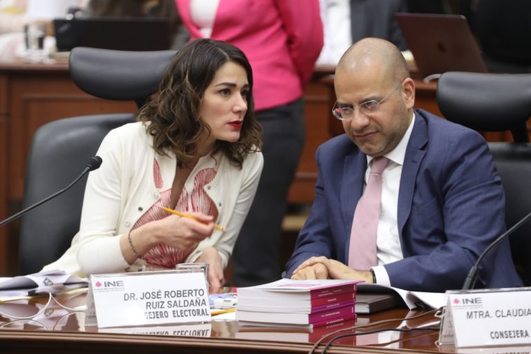 Dania Ravel cuevas y Roberto Ruíz Saldaña Consejeros Electorales.