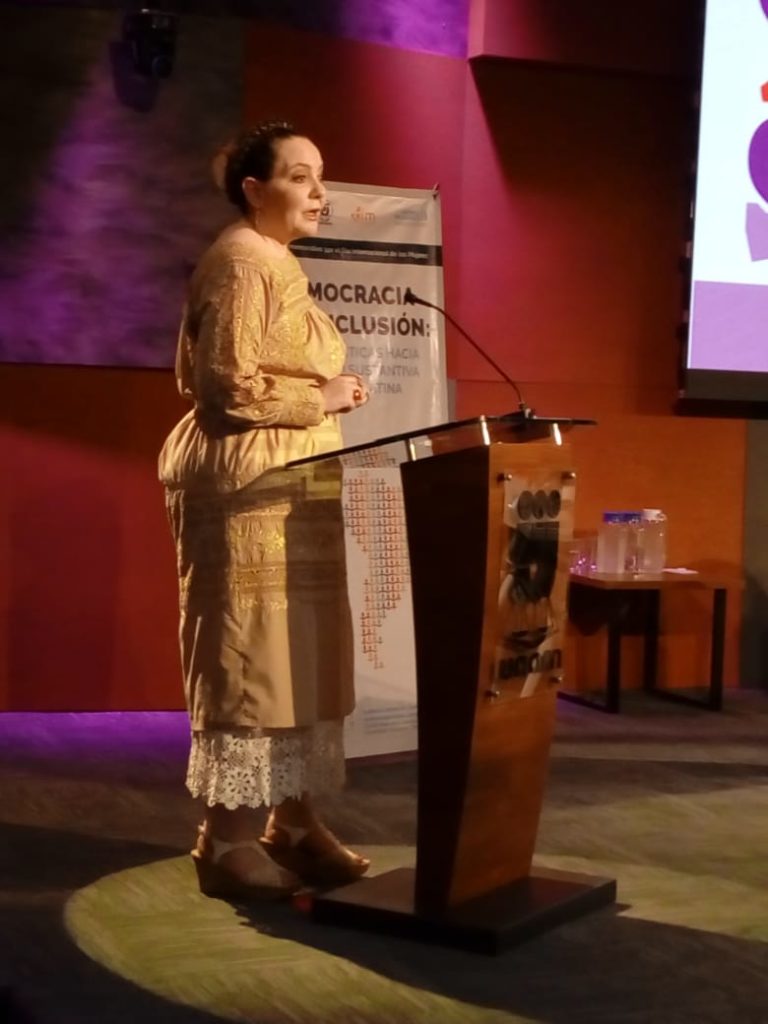 María del Carmen Alanis, Consultora Independiente.