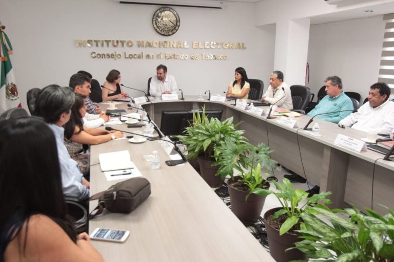 Reunió con la estructura local del INE en Tabasco.