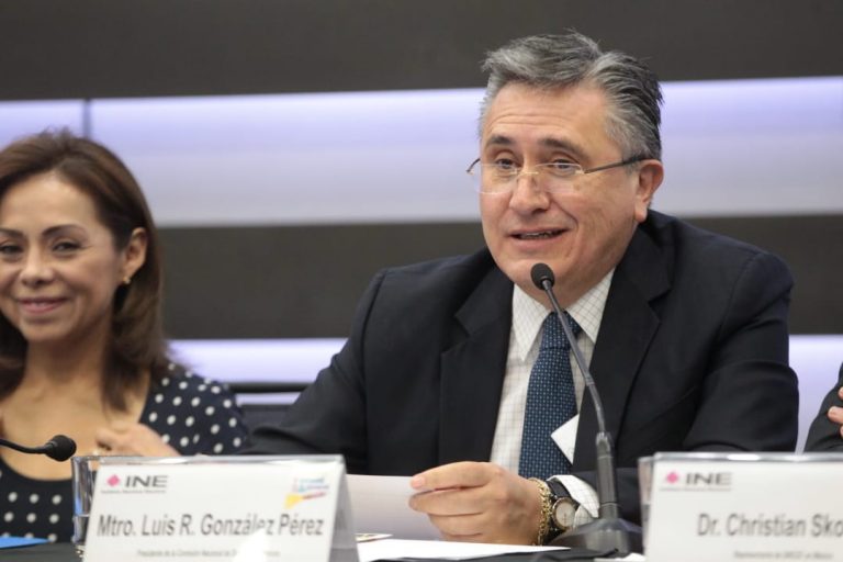 Luis R. González Pérez, Presidente de la comisión Nacional de los Derechos Humanos.