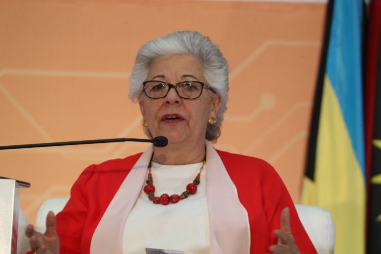 María Marván. IIJ-UNAM, México.