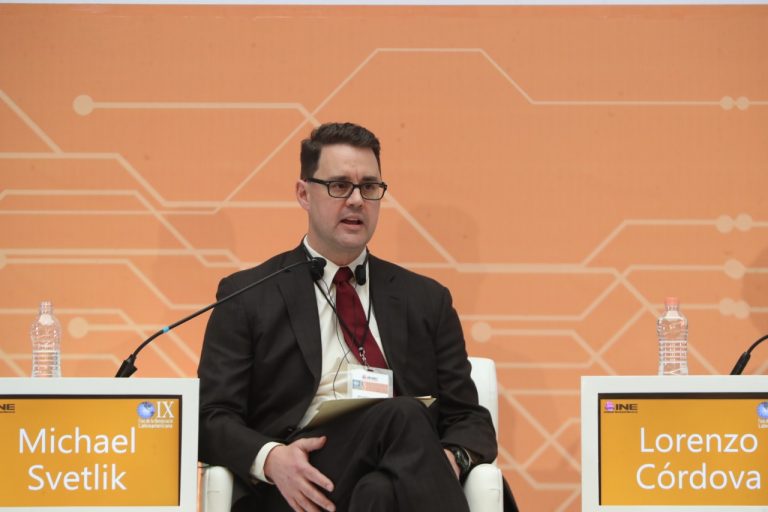 Michael Svetlik, IFES, Estados Unidos.