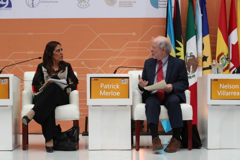 Claudia Zavala Pérez, Consejera Electoral del INE y Patrick Merloe, NDI Estados Unidos.
