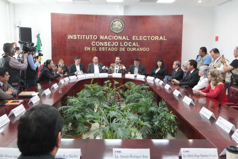 Reunión con Vocales Ejecutivos de las Juntas Distritales Ejecutivas del INE, con integrantes del Consejo Local del INE Durango y con integrantes del Consejo General del IEPC de Durango.