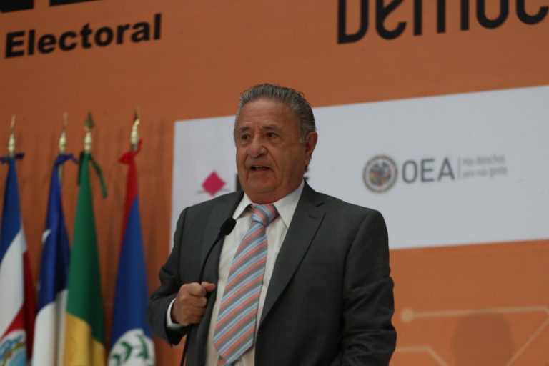 Eduardo Duhalde,  Argentina.