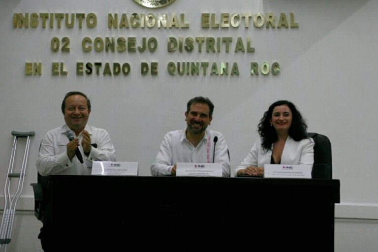 Reunión del Consejero Presidente del INE Lorenzo Córdova Vianello en el Consejo Distrital en el estado de Quintana Roo.