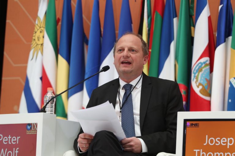 Peter Wolf. IDEA Internacional, Australia.