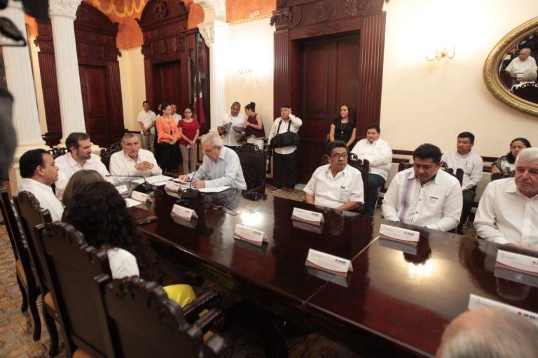Reunión en el Palacio de Gobierno de Tabasco.