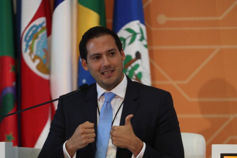 Hugo Rodríguez, Twitter México