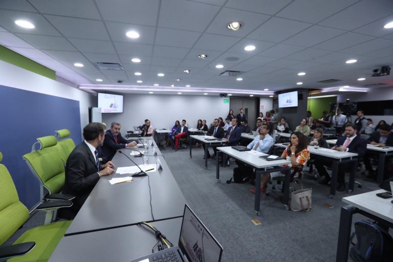 Inauguración del Seminario “Política y elecciones en tiempos de desinformación: riesgos y retos para la democracia”.