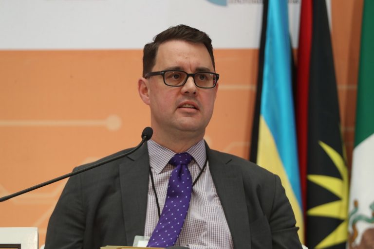 Michael Svetlik, IFES, Estados Unidos.