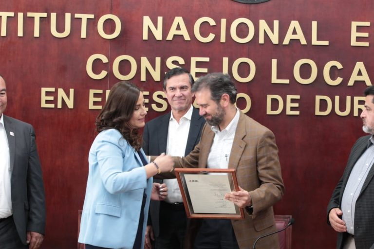Develación de una Placa en honor del Mtro. Hugo García Cornejo