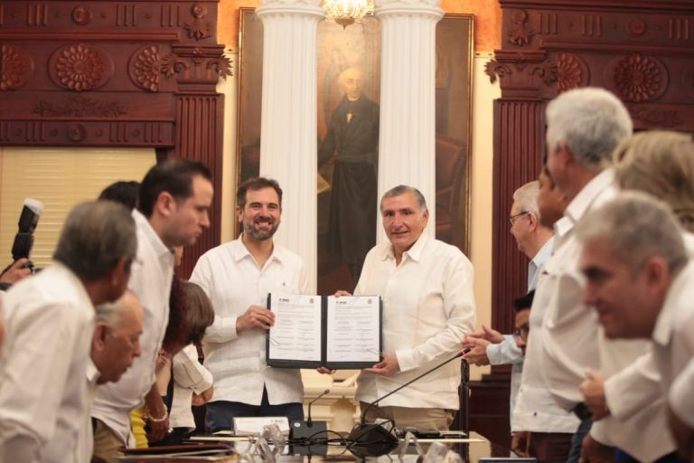 Lorenzo Córdova Vianello, Consejero Presidente del INE y Adán Augusto López Hernández Gobernador del estado.