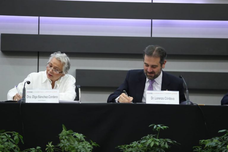 Olga Cordero, Secretaria de Gobernación y Lorenzo Córdova Vianello, Consejero Presidente del INE.