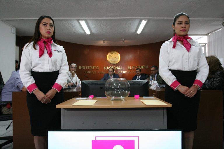 Sorteo del orden de participación de candidatos y moderadoras del Debate a la gubernatura de Puebla.