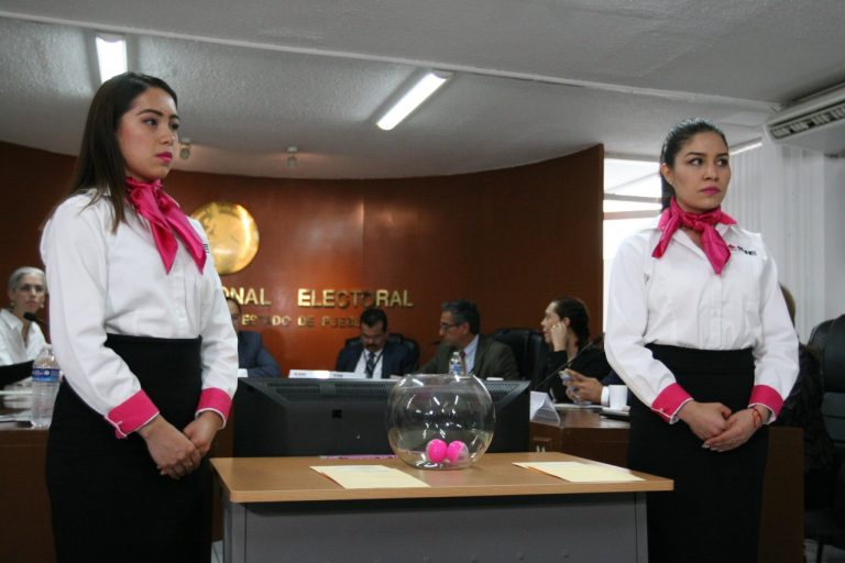 Sorteo del orden de participación de candidatos y moderadoras del Debate a la gubernatura de Puebla.